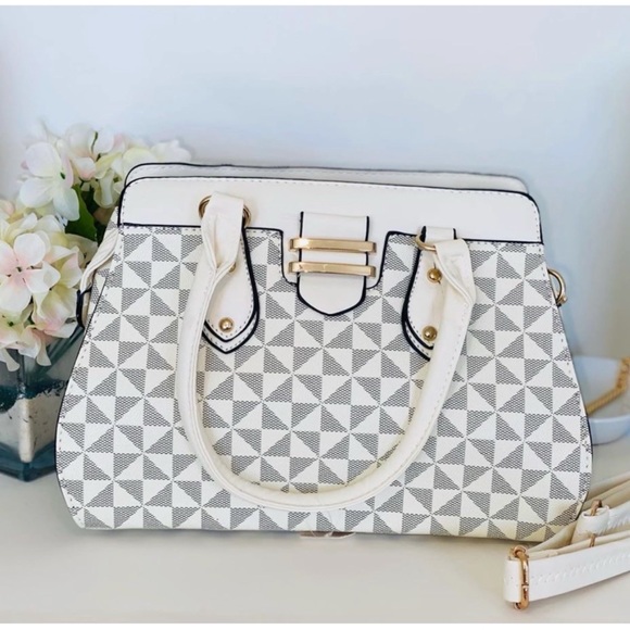 Ella✨ - Picture 1 of 1